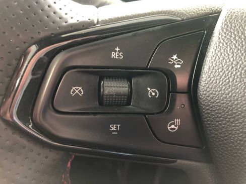 Used 2024 Chevrolet Trax RS w/ Driver Confidence Package FWD image 31