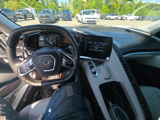 Used 2024 Chevrolet Corvette Stingray Premium Conv w/ Z51 Performance Package RWD image 6
