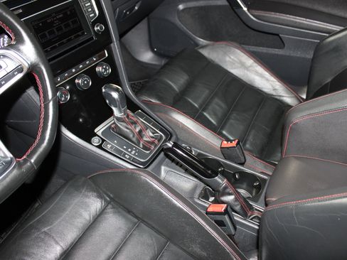 Used 2015 Volkswagen GTI SE FWD image 22