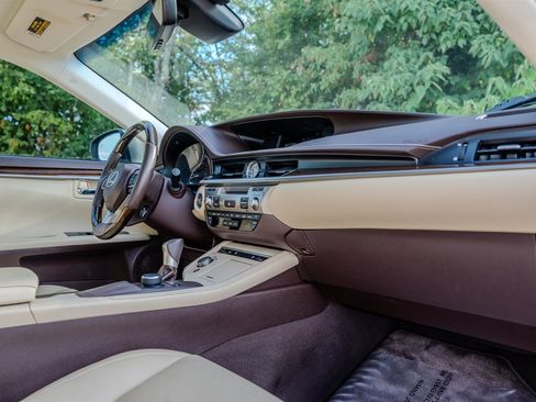 Used 2017 Lexus ES 350 w/ Premium Package FWD image 32