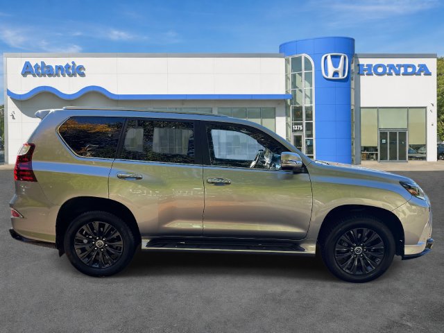 Used 2022 Lexus GX 460 Luxury w/ Sport Design Package AWD/4WD image 4