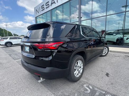 Used 2023 Chevrolet Traverse LS w/ Safety Package FWD image 5