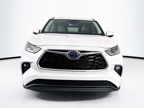 Used 2024 Toyota Highlander Limited image 2