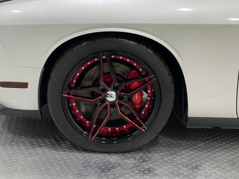 Used 2009 Dodge Challenger SRT8 w/ SRT Option Group II RWD image 32