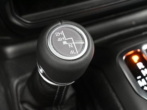 Used 2025 Jeep Wrangler Sahara AWD/4WD image 24