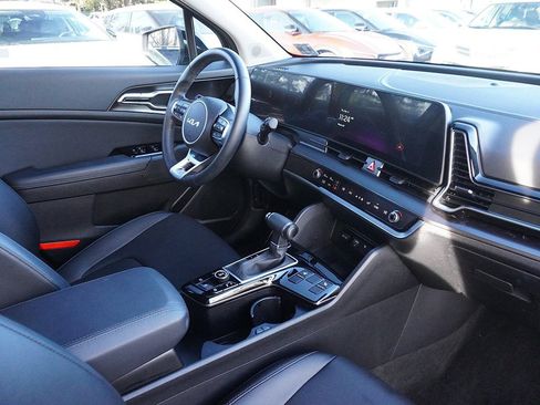 Used 2025 Kia Sportage EX image 27