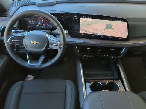 New 2026 Chevrolet Suburban LS image 4