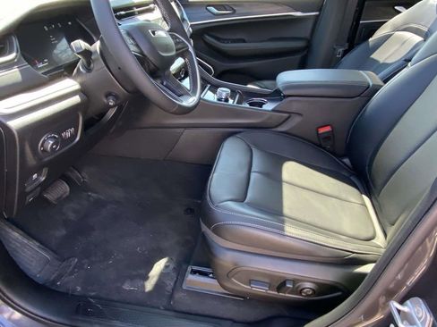New 2026 Jeep Grand Cherokee L Limited w/ Luxury Tech Group II RWD image 36