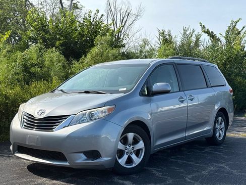 Used 2011 Toyota Sienna LE w/ Towing Pkg FWD image 1