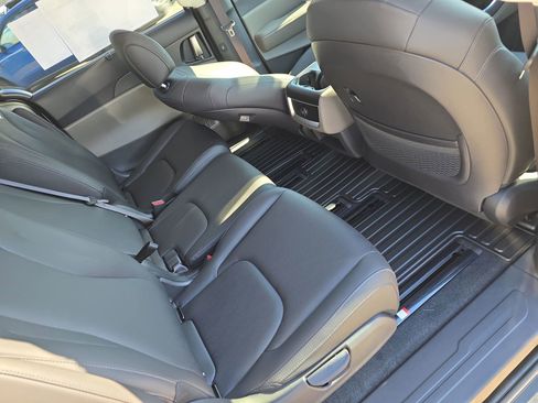 New 2026 Kia Carnival EX image 12