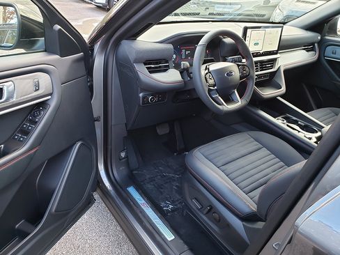New 2026 Ford Explorer ST-Line w/ ST-Line Street Pack image 9