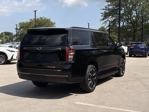 Used 2022 Chevrolet Suburban RST w/ Luxury Package AWD/4WD image 5