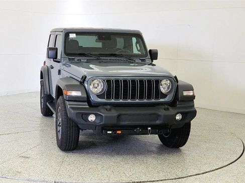 Used 2025 Jeep Wrangler Sport AWD/4WD image 2