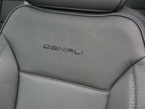 Used 2025 GMC Yukon Denali w/ Sun & Power Step Package AWD/4WD image 47
