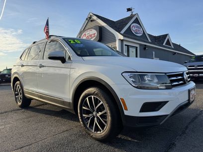 Used 2020 Volkswagen Tiguan SE w/ Panoramic Sunroof Package