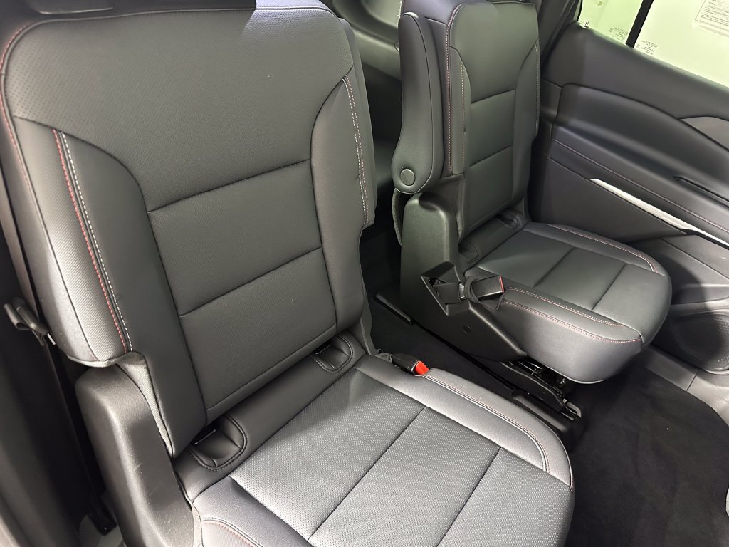 Used 2025 Chevrolet Traverse Z71 w/ LPO, Floor Liner Package AWD/4WD image 33