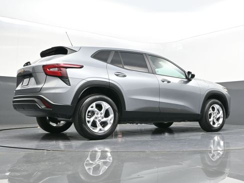 Used 2024 Chevrolet Trax LS w/ LS Convenience Package image 40