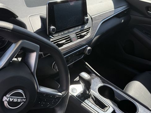 Used 2024 Nissan Altima 2.5 SV FWD image 8