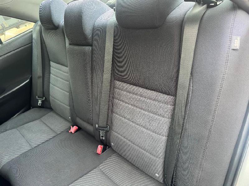 Used 2015 Toyota Camry LE FWD image 31