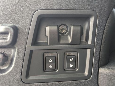 Used 2021 Toyota Sequoia TRD Pro AWD/4WD image 39