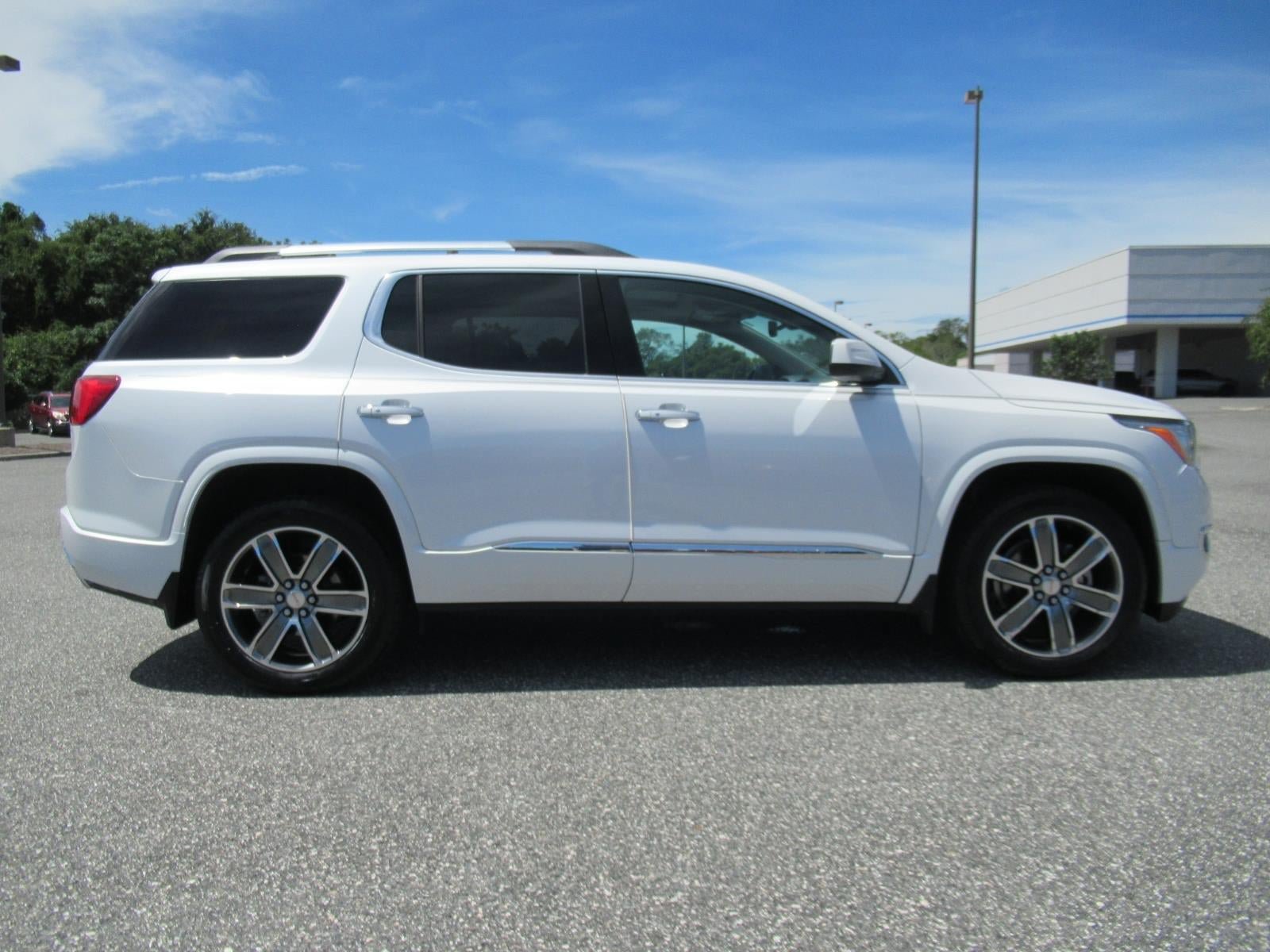 Used 2019 GMC Acadia Denali w/ Technology Package FWD image 2