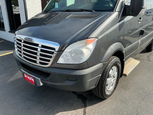 Used 2013 Freightliner Sprinter 2500 RWD image 21