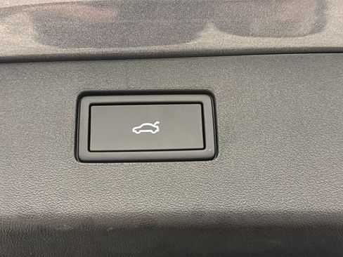 Used 2025 Volkswagen Tiguan SE R-Line AWD/4WD image 28
