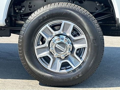 New 2025 Ford F250 XLT image 32