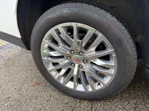 Used 2025 GMC Yukon XL Denali image 9