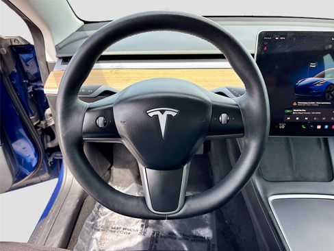 Used 2022 Tesla Model 3 Long Range AWD/4WD image 11