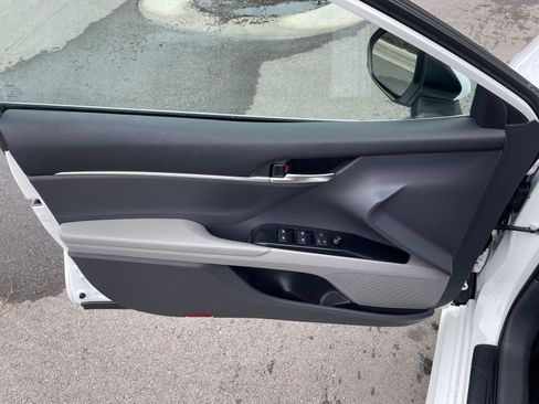 Used 2020 Toyota Camry LE image 22