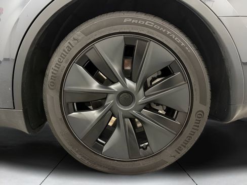 Used 2024 Tesla Model Y Long Range RWD image 27