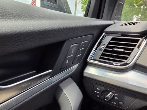 Used 2025 Audi Q5 2.0T Premium Plus w/ Premium Plus Package AWD/4WD image 39