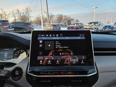 Used 2022 Jeep Compass Limited image 14