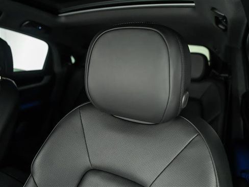 Certified 2025 Porsche Cayenne Coupe AWD/4WD image 22