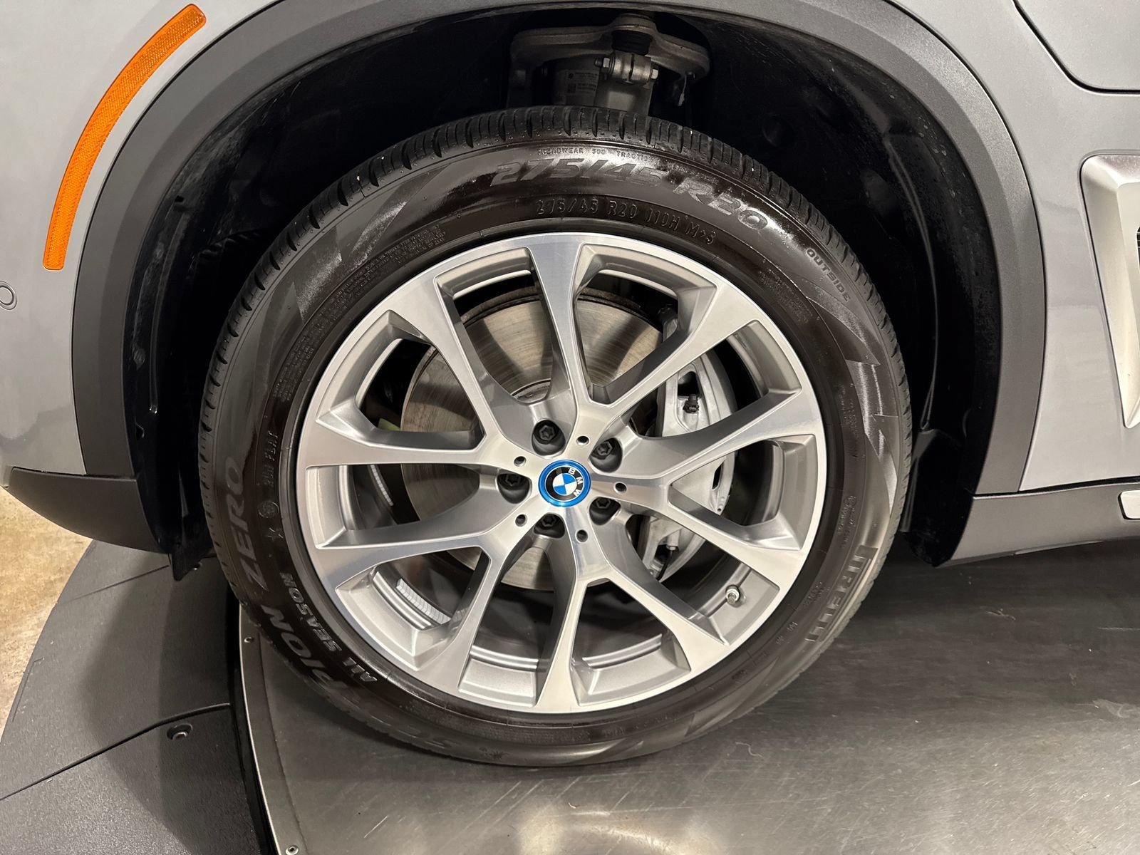 Used 2025 BMW X5 xDrive50e AWD/4WD image 2