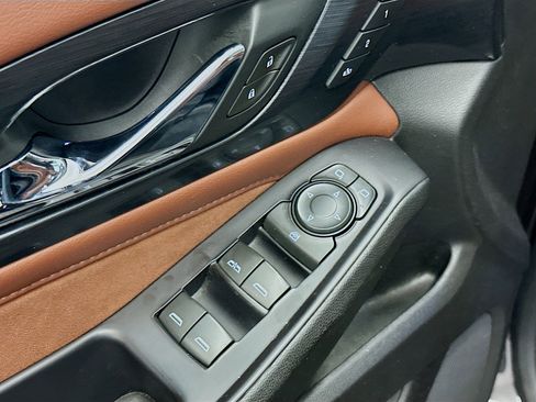 Used 2018 Chevrolet Traverse High Country AWD/4WD image 15