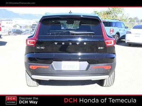 Used 2023 Volvo XC40 B5 Plus image 6