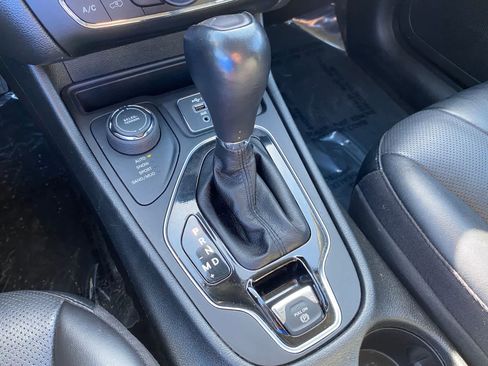 Used 2022 Jeep Cherokee Limited image 33