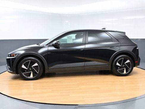 Used 2025 Hyundai Ioniq 5 SE RWD image 4
