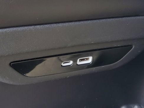 Used 2024 Chrysler Pacifica Touring-L image 35