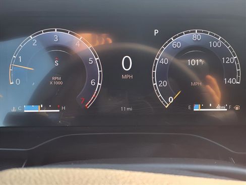 New 2025 Jeep Grand Cherokee Altitude image 10