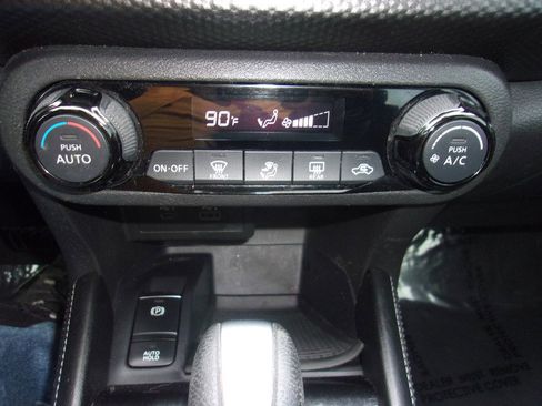 Used 2021 Nissan Kicks SV image 22