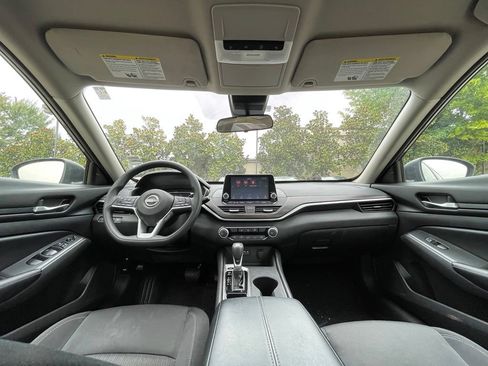 Used 2025 Nissan Altima 2.5 SV FWD image 28