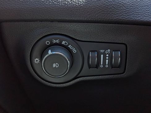 Used 2020 Jeep Compass Latitude w/ Cold Weather Group AWD/4WD image 27