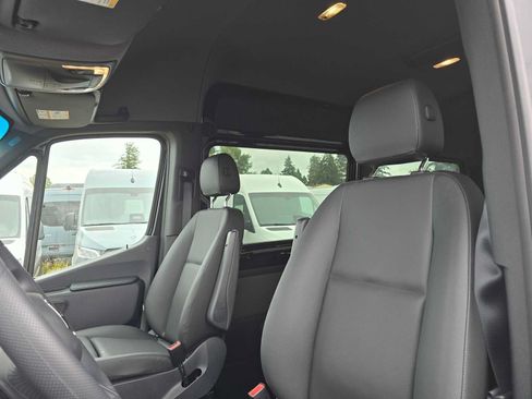 Used 2025 Mercedes-Benz Sprinter 2500 image 22
