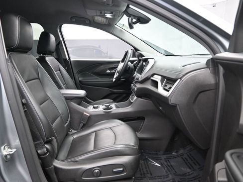 Used 2024 GMC Terrain SLT image 32