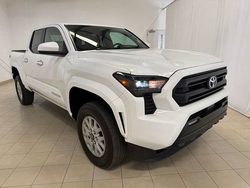 Used 2025 Toyota Tacoma SR5 AWD/4WD image 8