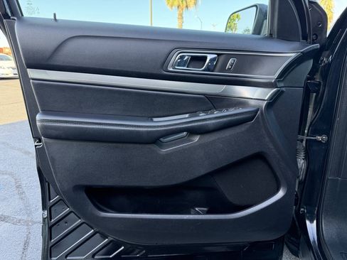Used 2019 Ford Explorer XLT w/ Equipment Group 201A AWD/4WD image 8