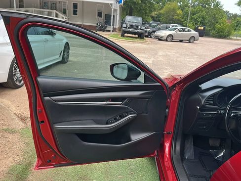 Used 2024 MAZDA MAZDA3 s FWD image 13